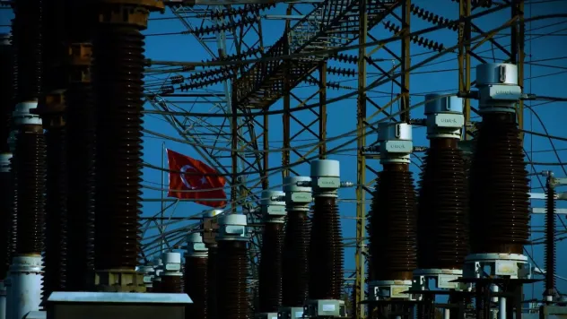 Bakan Bayraktar 'Dünyanın 6. büyük elektrik şebekesine sahip Türkiye'de 30 milyar dolarlık dev yatırım başladı'