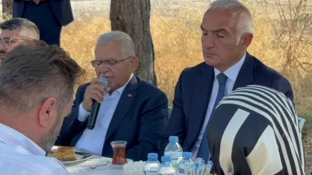 Bakan Ersoy, Bozdağ ailesine taziye ziyaretinde bulundu