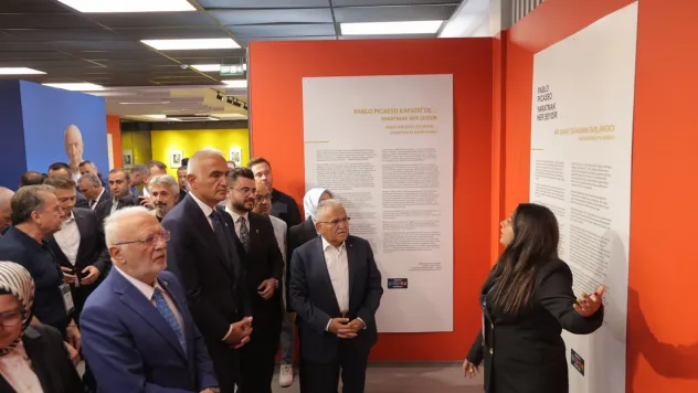 Bakan Ersoy, 'Pablo Picasso: Yaratılış Her Şeydir' sergisini gezdi