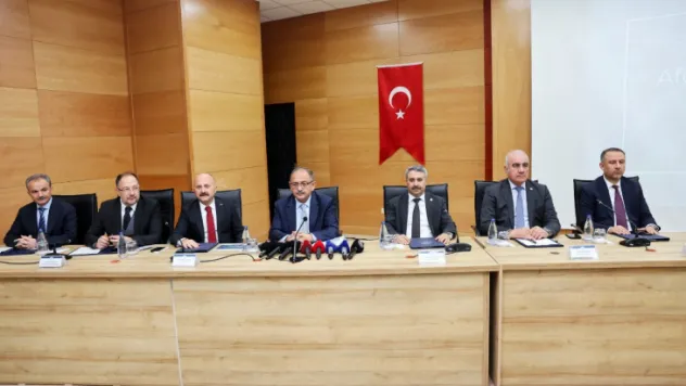 Bakan Özhaseki 5.2'lik depreme Adıyaman'da toplantı sırasında yakalandı