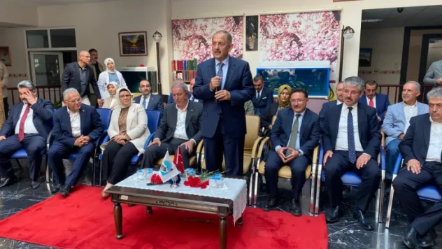 Bakan Özhaseki: 'Sizlerin duası olmadan bu işlerin altından kalkamayız'