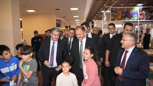 Bakan Özhaseki Ve Başkan Büyükkılıç, Kayseri'de 6'ncı Kitap Fuarını Ziyaret Etti