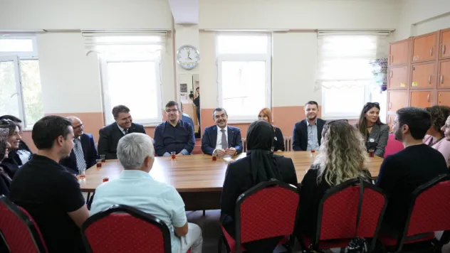 Bakan Tekin, 'Resmi okullarımızdaki öğretmen sayısı 1 milyon 34 bin 564'e yükseldi'