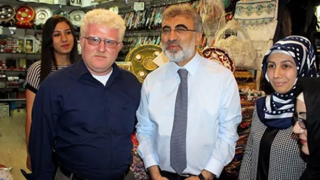 Bakan Taner Yıldız kapalı çarşı esnafını ziyaret etti