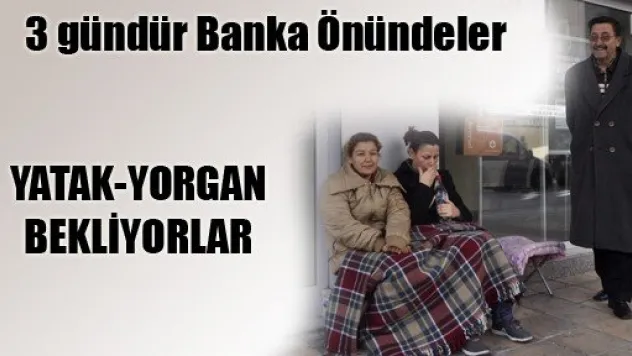 Bankanın Önünde Beliyorlar