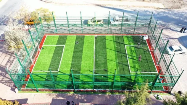 Başkan Ahmet Çolakbayrakdar, gençlerin isteğini yerine getirdi