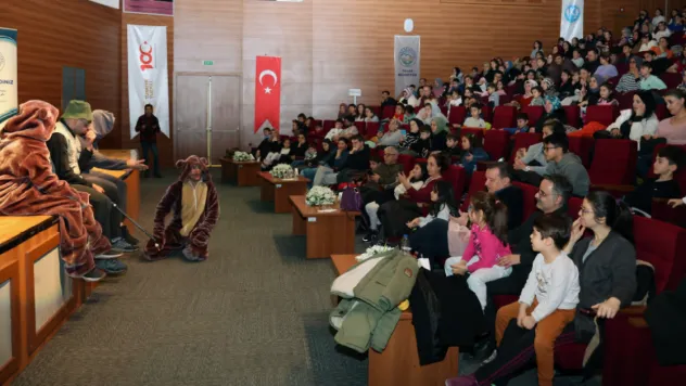 Başkan Amca'dan Çocuklara Karne Hediyesi Tiyatro Şöleni