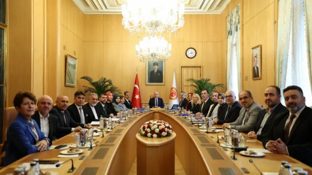 Başkan Avanlıer, 'Ailenin temelini sarsma çabalarına karşı hassas ve uyanık olmalıyız'