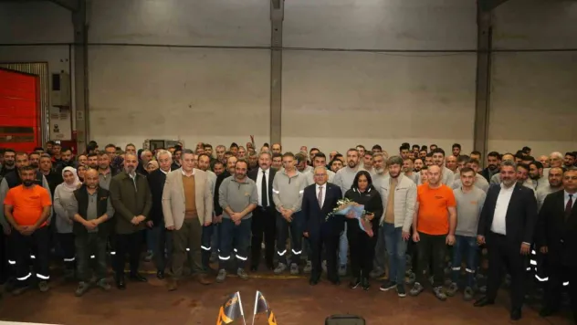 Başkan Büyükkılıç: 'İşçi kardeşlerimizin alnından öpüyorum'