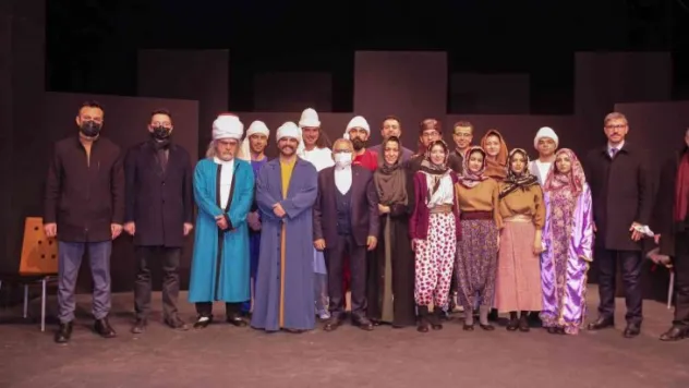 Başkan Büyükkılıç, 'Yunus Emre' adlı tiyatro oyununu izledi