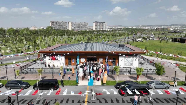 Sanatseverler, 'Büyük Şehir Sanat Galerisi'ni beğendi