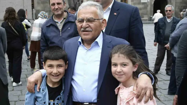 Başkan Büyükkılıç, bayramın mutluluğunu Kayserililerle yaşadı