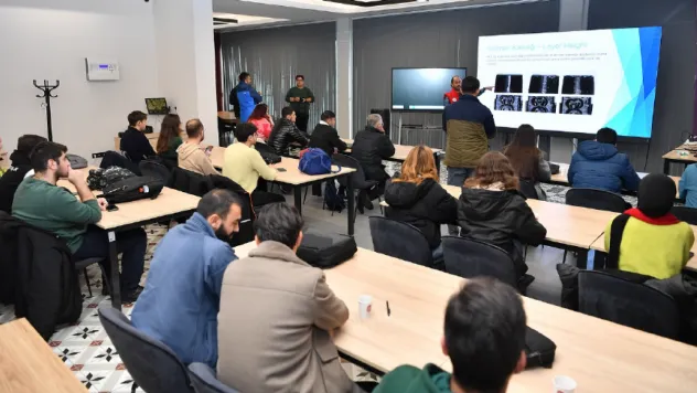 Başkan Büyükkılıç, Bilişim Akademisi dersine katıldı