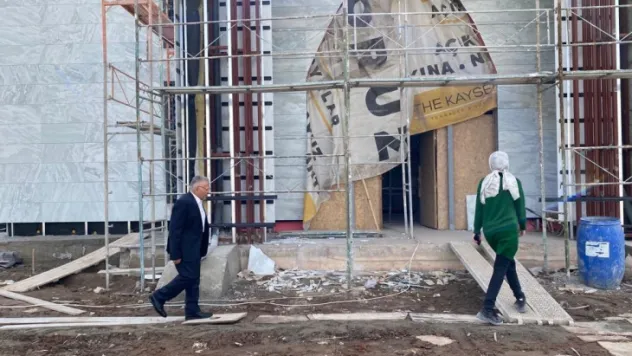 Başkan Büyükkılıç, büyükşehir ile hayırsever iş birliğinde yaptırılan cami inşaatını inceledi