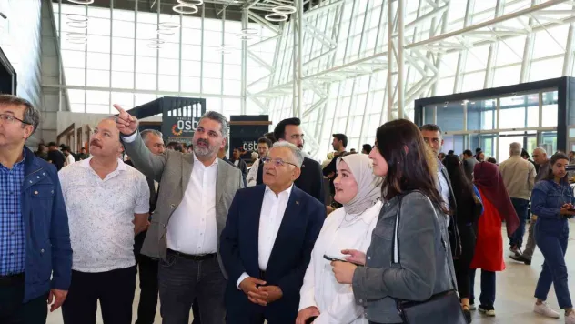 Başkan Büyükkılıç, istihdam fuarını ziyaret etti