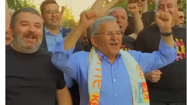 Başkan Büyükkılıç, 'Doksan dakika susmayan seyircinin alnından öpüyorum'