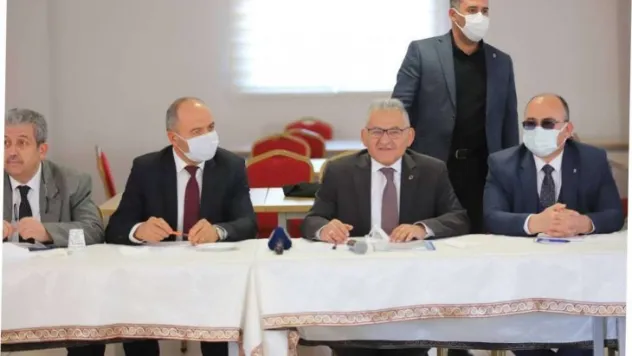 Başkan Büyükkılıç Felahiye'de 17 açılış yaptı ve muhtarları dinledi