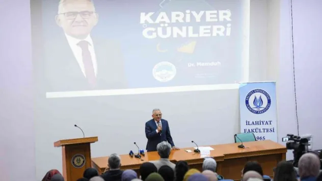 Başkan Büyükkılıç, ilahiyat öğrencileri ile kariyer günlerinde buluştu