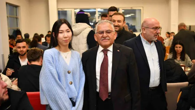Başkan Büyükkılıç KAYÜ'de öğrencilerle iftar sofrasında buluştu