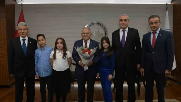 Başkan Büyükkılıç, koltuğunu çocuklara devretti