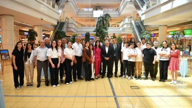 Başkan Büyükkılıç, öğrencilerin sergisini açtı, esnaf ve vatandaşlarla sohbet etti