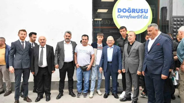 Başkan Büyükkılıç, Pınarbaşı esnafı ve ilçe sakinleriyle kucaklaştı