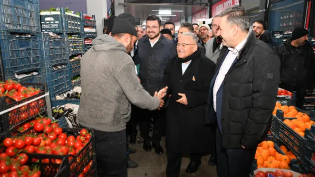 Başkan Büyükkılıç, Sabah Mesaisine Argıncık Sebze Hali'nde Başladı