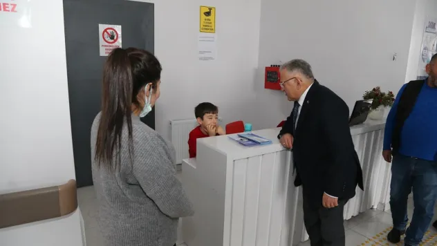 Başkan Büyükkılıç, sağlık çalışanlarını ziyaret etti
