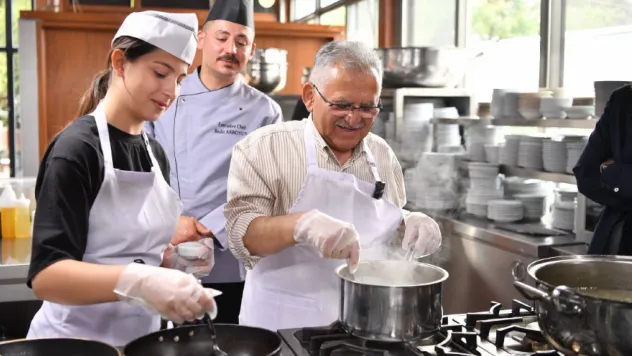 Başkan Büyükkılıç, Sıfır Atık Mutfakta Öğrencilerle Çorba Pişirdi