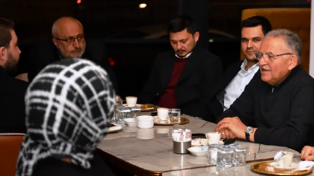 Başkan Büyükkılıç'tan Gençlere Çay Sohbeti