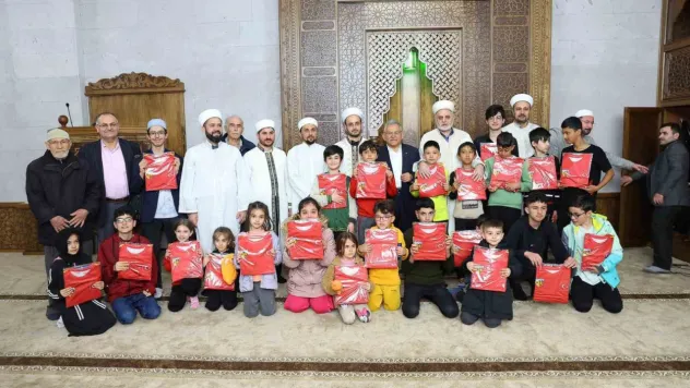 Başkan Büyükkılıç, teravih sonrası vatandaşla buluştu