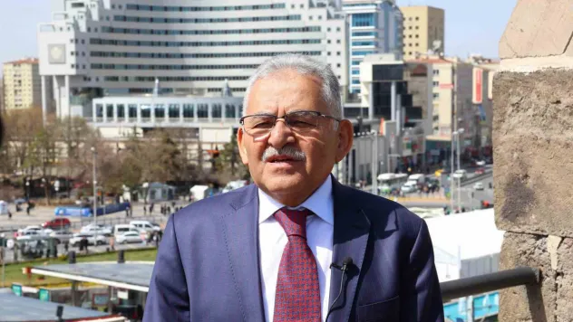Başkan Büyükkılıç, kale surlarından Kayseri'ye mesaj verdi