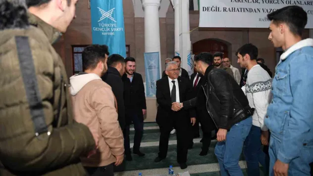 Başkan Büyükkılılç iftar programında gençlerle, teravihin ardından da vatandaşlarla buluştu