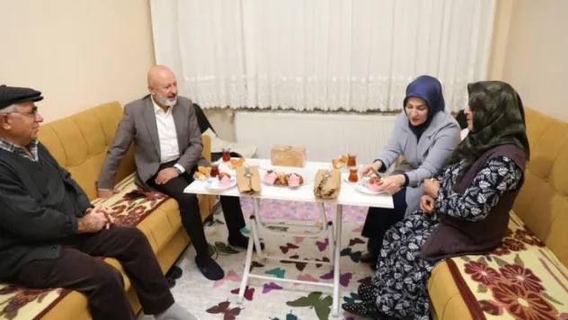 Başkan Çolakbayrakdar: 'Yaptığımız hizmetlerle gönüllere dokunuyoruz'