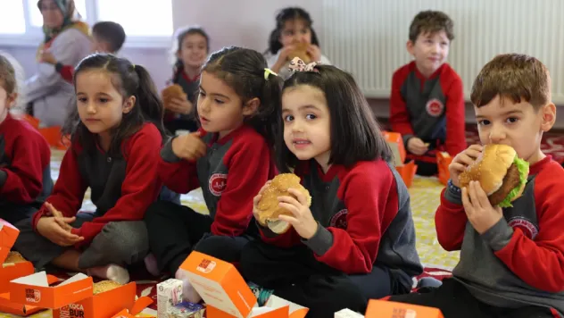 Başkan Çolakbayrakdar, Kocasinan'daki Miniklerle Buluştu