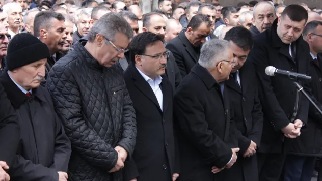 Başkan Hüseyin Akay'ın annesi son yolculuğuna uğurlandı