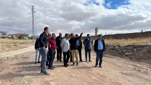 Başkan Metin, 'İğdecik'te yürütülen çevreyolu çalışmalarıyla köy içindeki darlık sorununu ortadan kaldırıyoruz'