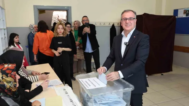 Başkan Özdoğan: 'Demokrasi şöleni içerisinde geçen bir seçim gününü yaşıyoruz'