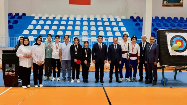 Başkan Özdoğan: 'Hacılar spor salonumuz yeniden hayat buldu'