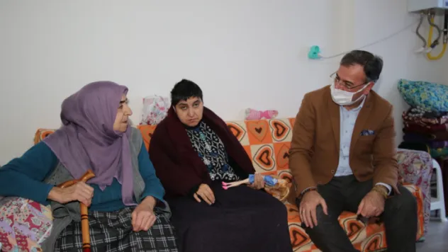 Başkan Özdoğan kentsel dönüşüm bina sakinlerini ziyaret etti