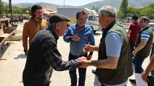 Başkan Öztürk, Kurban Pazarı'nı Ziyaret Etti