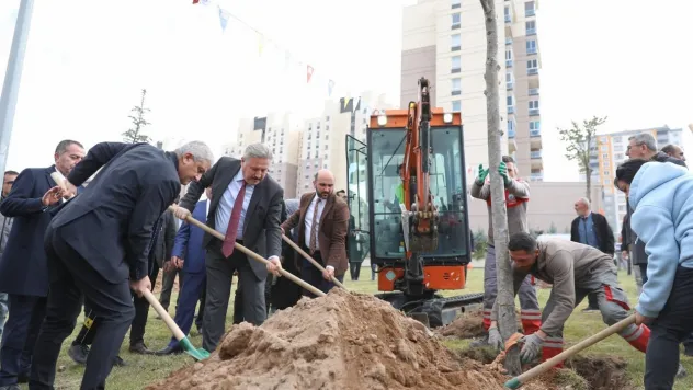 Başkan Palancıoğlu'nun yeşil projesi: 'Melikgazi'de fidan değil: ağaç dikiyoruz'