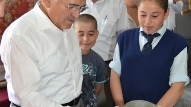 Başkan Büyükkılıç, Ağırnas Osman Yücel Ortaokulu Sergisini Gezdi 
