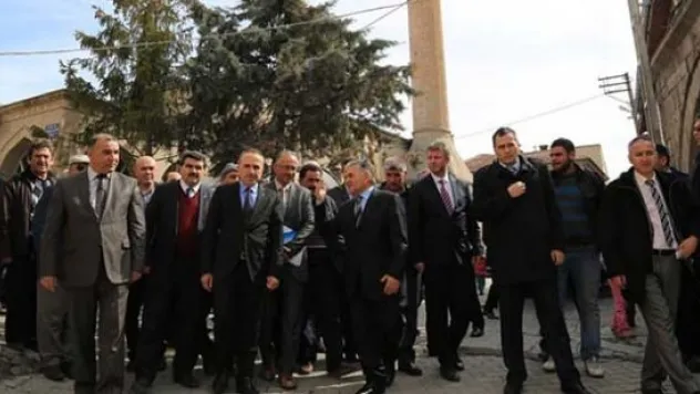 BAŞKAN BÜYÜKKILIÇ VE EKİBİ BÜYÜKBÜRÜNGÜZ MAHALLESİ HALKI İLE