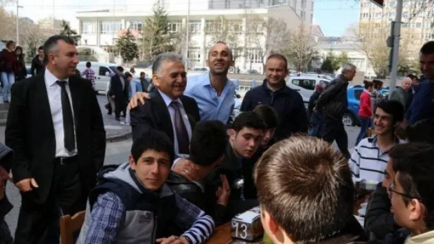 Başkan Dr. Memduh Büyükkılıç Hunat Mahalle esnafı ile