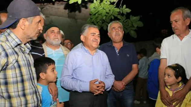 Başkan Dr. Memduh Büyükkılıç Yıldırım Beyazıt Mahalle halkı ile