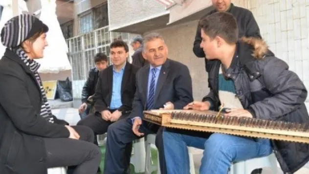 Başkan Memduh Büyükkılıç, Develililer Derneğini İle Cumhuriyet Mahallesi Esnafını Ziyaret Etti