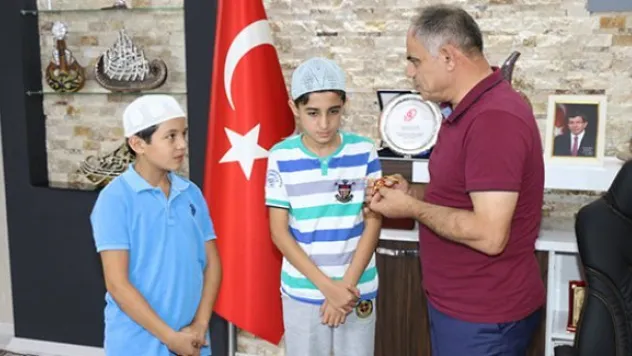 Başkan Öztürk hafız adaylarını ödüllendirdi
