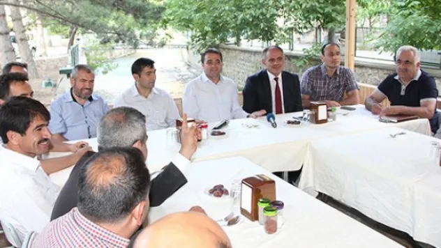 Başkan Öztürk muhtarlarla iftarda buluştu