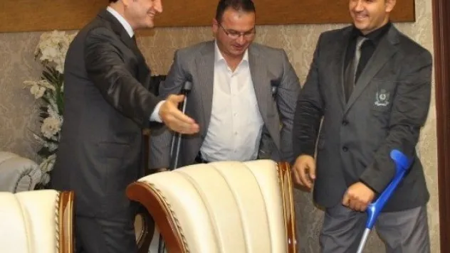 Bedensel Engelli Sporculardan Ak Parti'ye Ziyaret